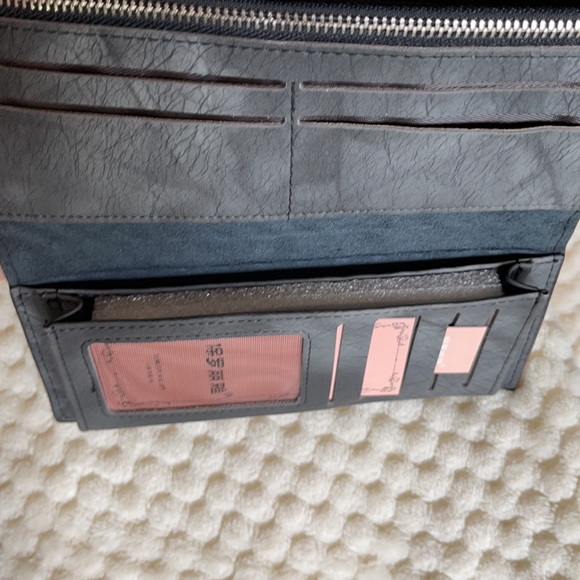 Imitation MKF Collection Connie Woven Wallet - Picture 4 of 5